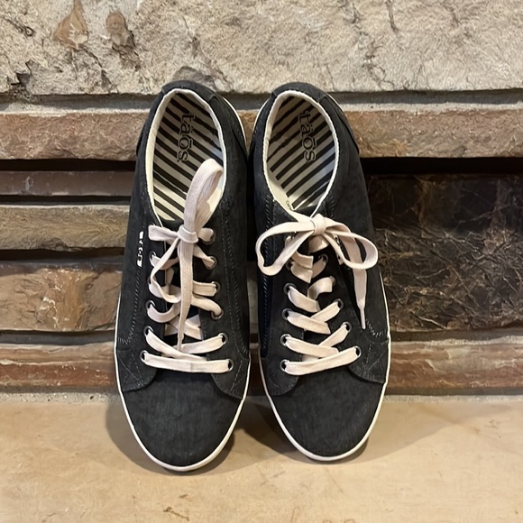 Taos Star Gray Canvas Sneaker - Picture 6 of 6